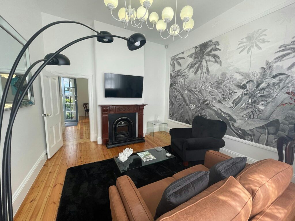 Sitting Room Suite 2