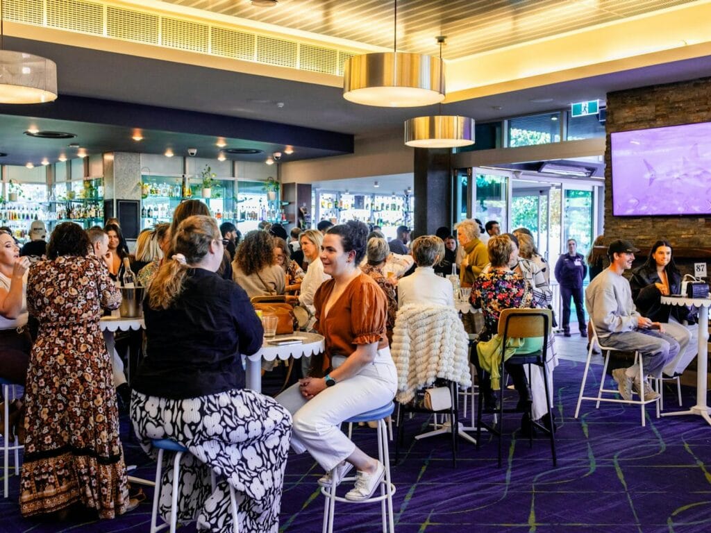 Long spring days, sipping on cocktails by the sea - relax and unwind in Bayside!